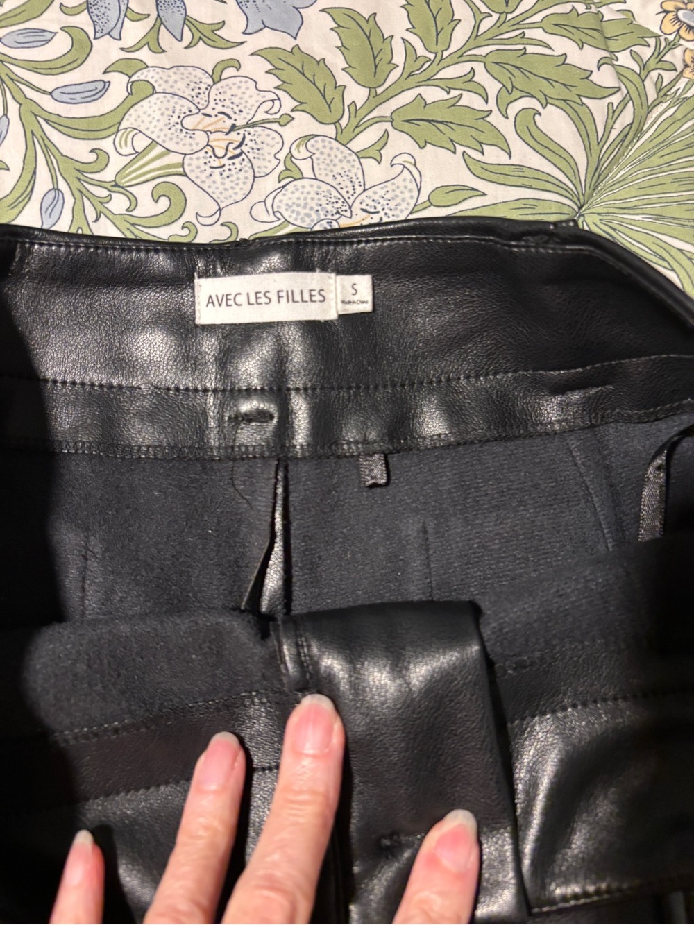 Avec Les Filles Black Faux Leather Wide Leg Cropped Pants w/Front Pockets S - Picture 9 of 10